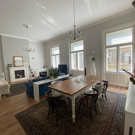 Urban Haven - 3 Beds, 3 Baths, Free Parking, Near Central Market Будапешт Екстер'єр фото