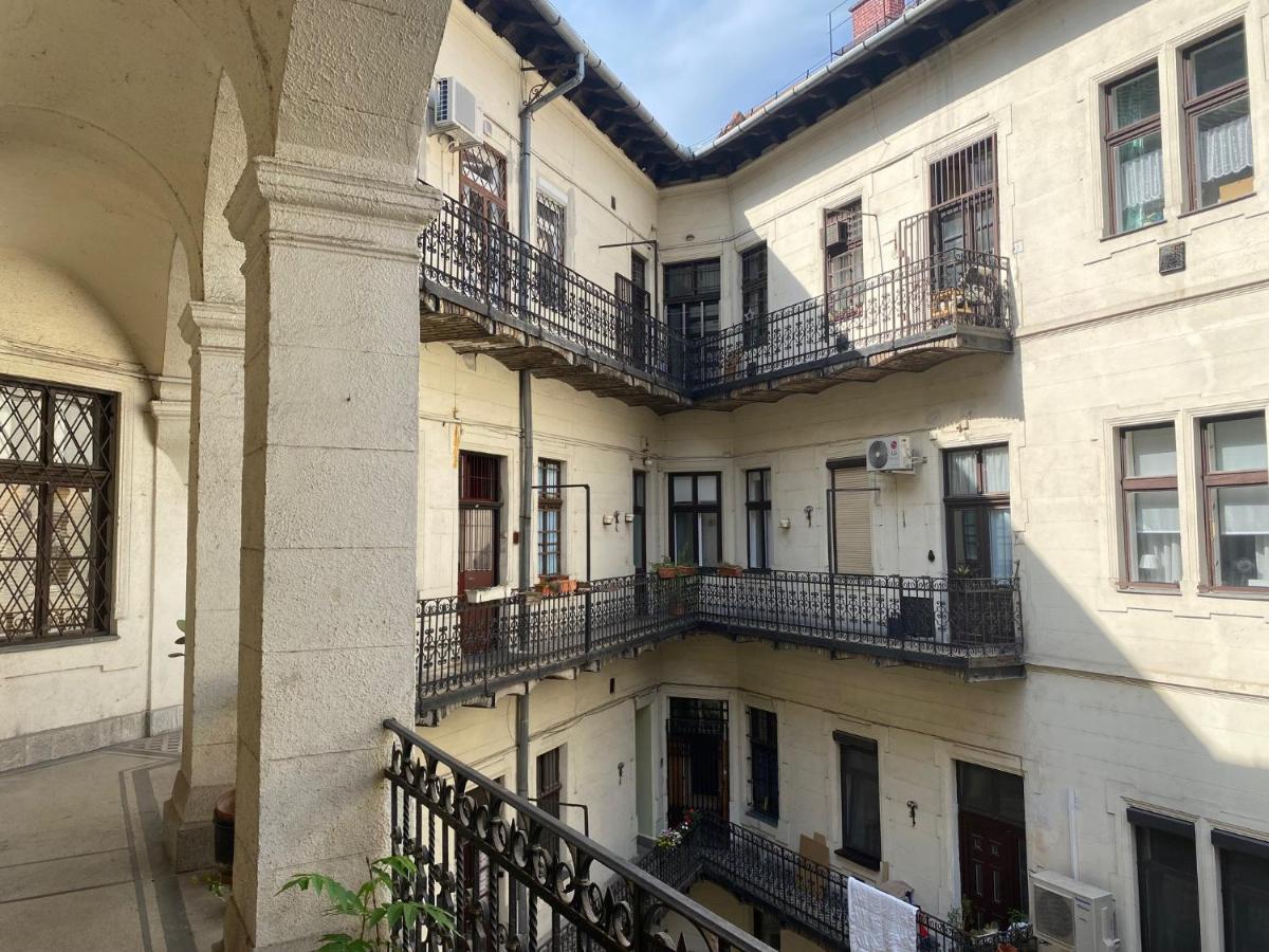 Urban Haven - 3 Beds, 3 Baths, Free Parking, Near Central Market Будапешт Екстер'єр фото