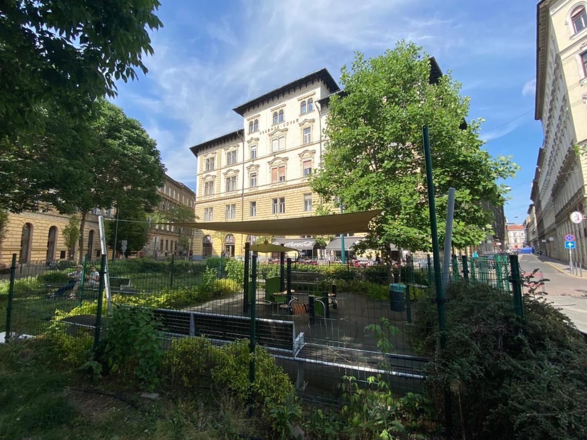 Urban Haven - 3 Beds, 3 Baths, Free Parking, Near Central Market Будапешт Екстер'єр фото