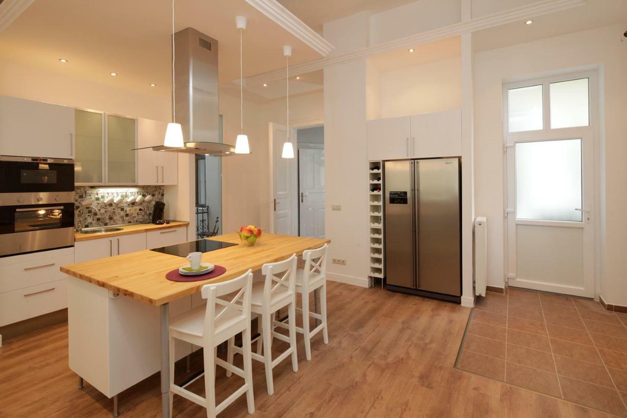 Urban Haven - 3 Beds, 3 Baths, Free Parking, Near Central Market Будапешт Екстер'єр фото