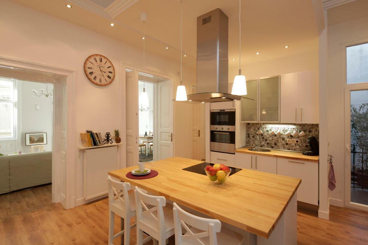 Urban Haven - 3 Beds, 3 Baths, Free Parking, Near Central Market Будапешт Екстер'єр фото