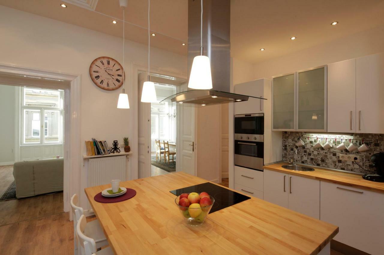 Urban Haven - 3 Beds, 3 Baths, Free Parking, Near Central Market Будапешт Екстер'єр фото
