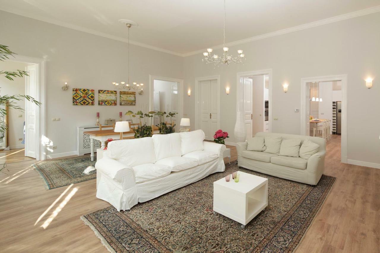 Urban Haven - 3 Beds, 3 Baths, Free Parking, Near Central Market Будапешт Екстер'єр фото