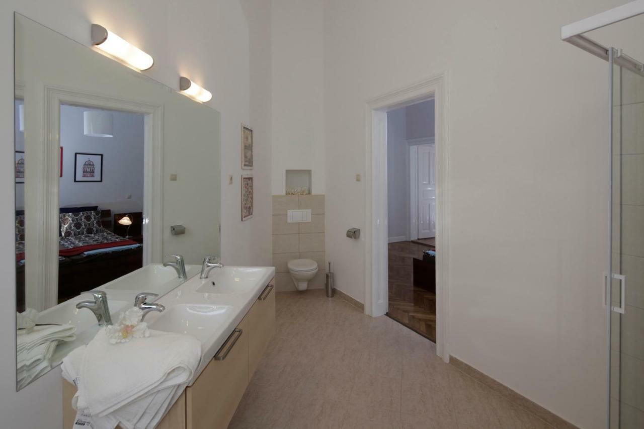 Urban Haven - 3 Beds, 3 Baths, Free Parking, Near Central Market Будапешт Екстер'єр фото