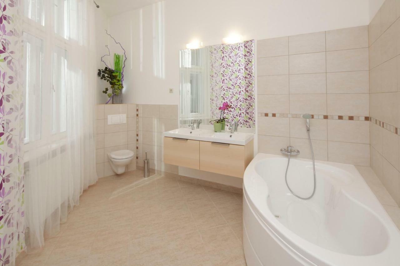 Urban Haven - 3 Beds, 3 Baths, Free Parking, Near Central Market Будапешт Екстер'єр фото