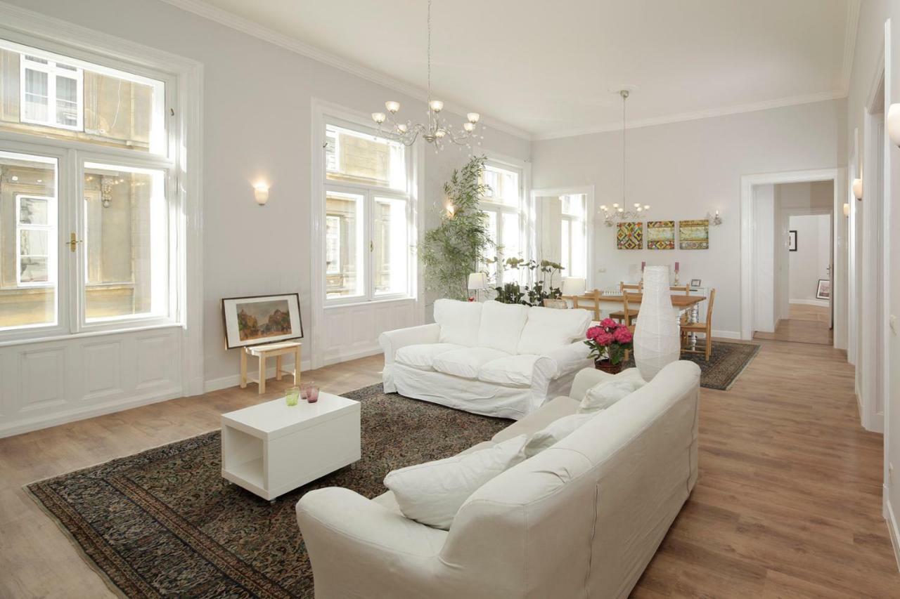 Urban Haven - 3 Beds, 3 Baths, Free Parking, Near Central Market Будапешт Екстер'єр фото
