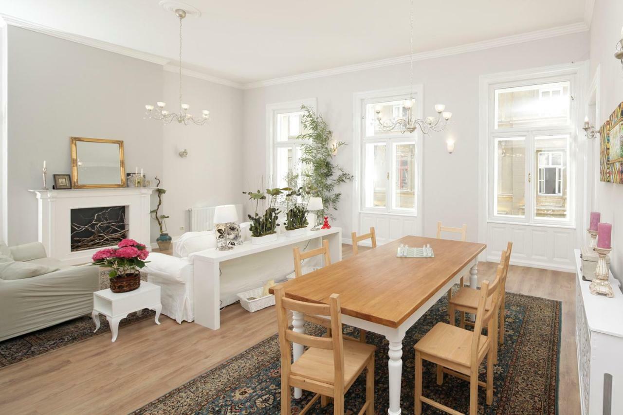 Urban Haven - 3 Beds, 3 Baths, Free Parking, Near Central Market Будапешт Екстер'єр фото